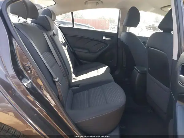 3KPFL4A76JE201916 2018 KIA FORTE - Image 8