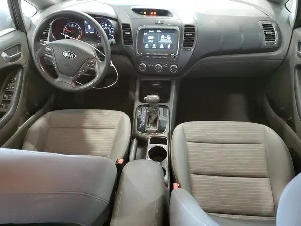 3KPFL4A76JE202578 2018 KIA FORTE - Image 8