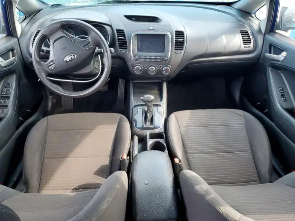 3KPFL4A76JE203777 2018 KIA FORTE - Image 8