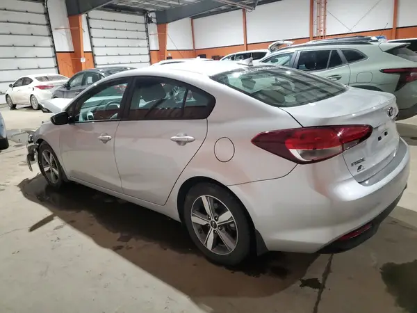 3KPFL4A76JE204444 2018 KIA FORTE - Image 2