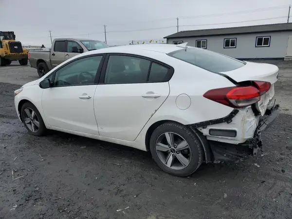 3KPFL4A76JE204802 2018 KIA FORTE - Image 2