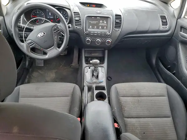 3KPFL4A76JE206100 2018 KIA FORTE - Image 8