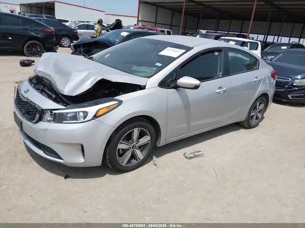 3KPFL4A76JE210616 2018 KIA FORTE - Image 2