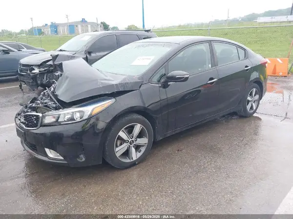3KPFL4A76JE211054 2018 KIA FORTE - Image 2