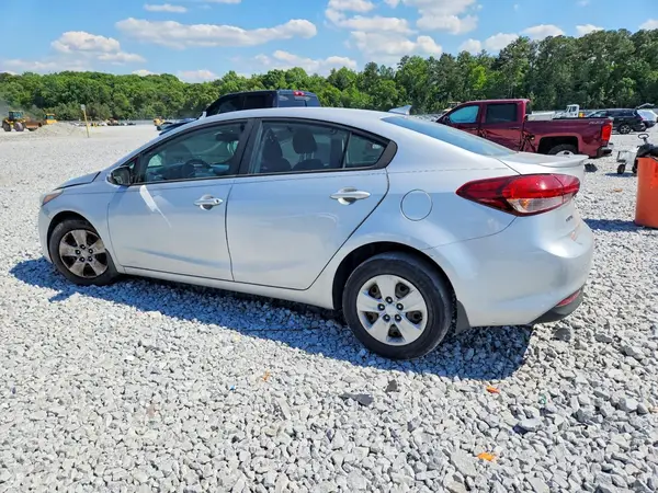 3KPFL4A76JE213189 2018 KIA FORTE - Image 2