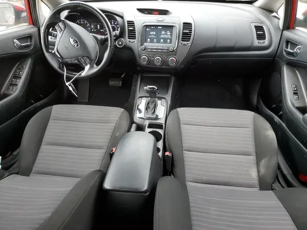 3KPFL4A76JE213600 2018 KIA FORTE - Image 8