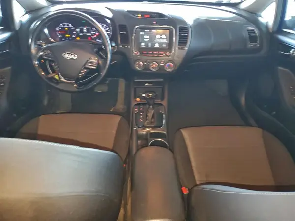 3KPFL4A76JE214343 2018 KIA FORTE - Image 8