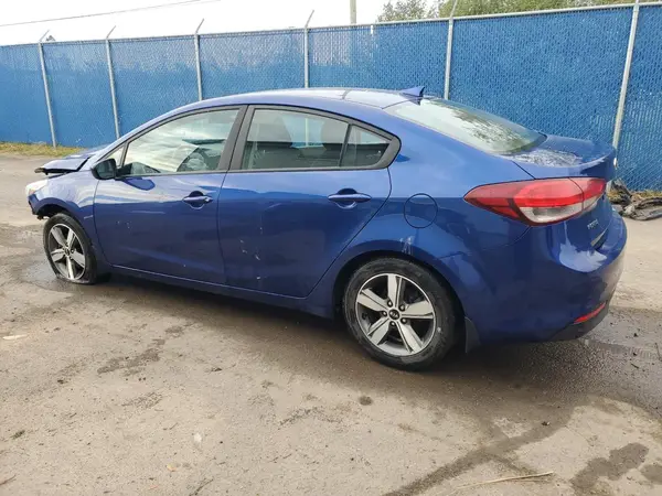 3KPFL4A76JE215685 2018 KIA FORTE - Image 2