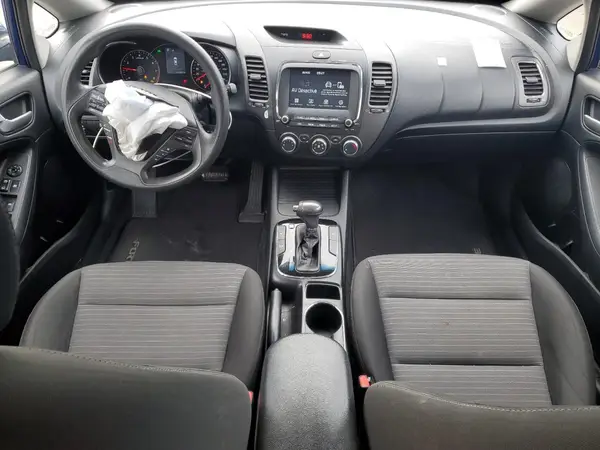 3KPFL4A76JE215685 2018 KIA FORTE - Image 8