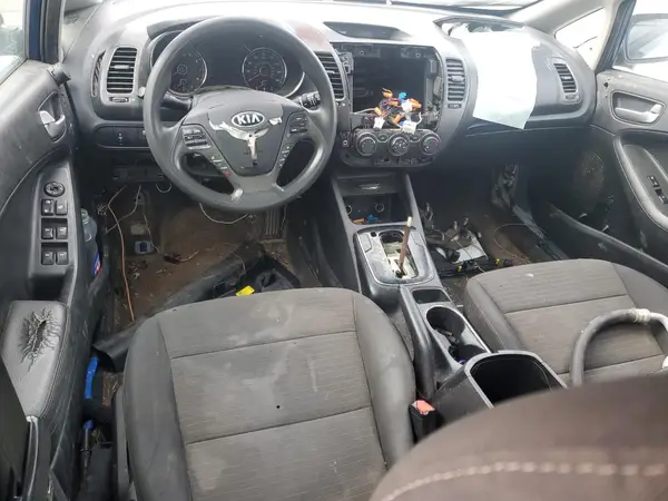 3KPFL4A76JE216156 2018 KIA FORTE - Image 8