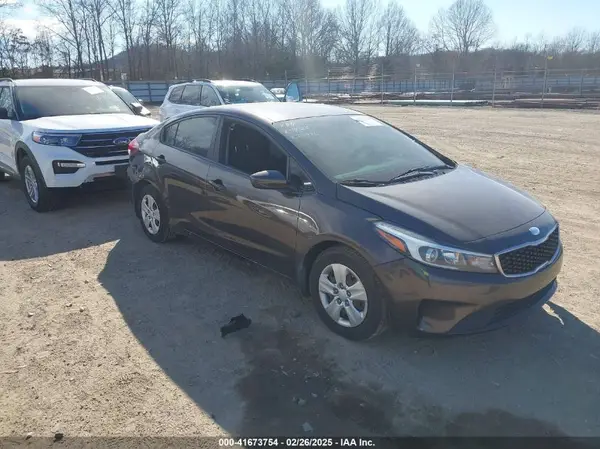 3KPFL4A76JE217369 2018 KIA FORTE - Image 1