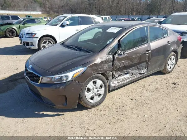 3KPFL4A76JE217369 2018 KIA FORTE - Image 2