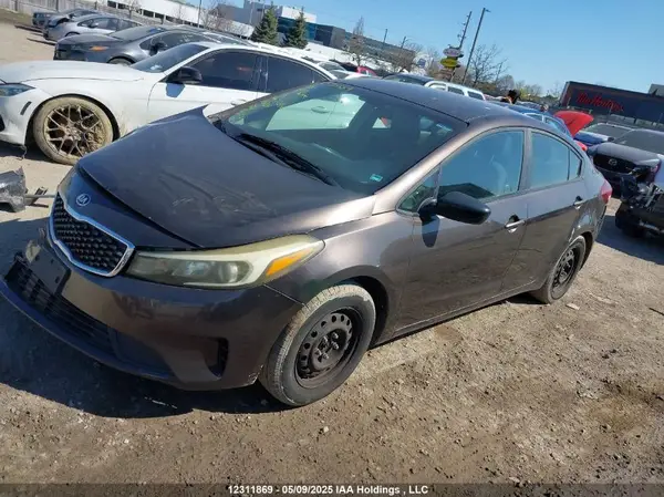 3KPFL4A76JE217520 2018 KIA FORTE - Image 2