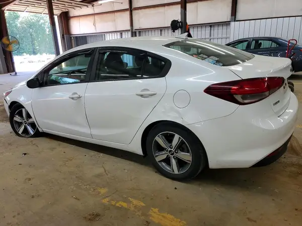 3KPFL4A76JE219249 2018 KIA FORTE - Image 2