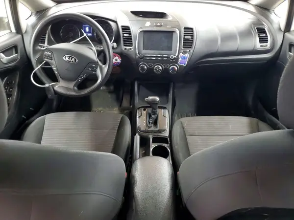 3KPFL4A76JE219249 2018 KIA FORTE - Image 8