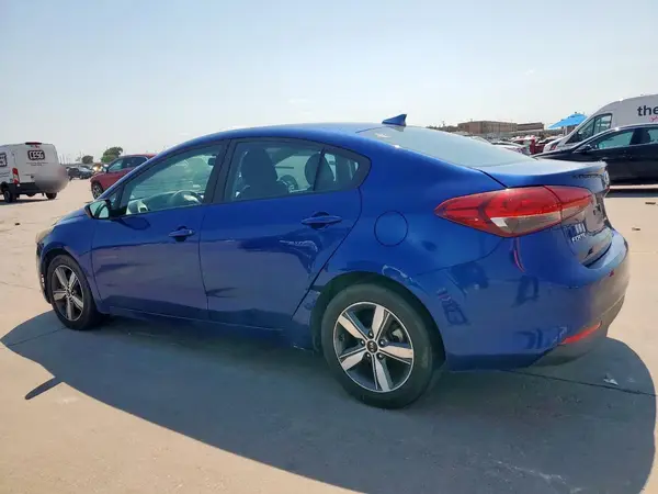 3KPFL4A76JE220353 2018 KIA FORTE - Image 2