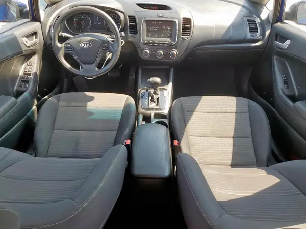 3KPFL4A76JE220353 2018 KIA FORTE - Image 8