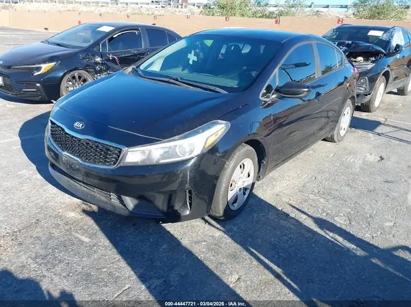 3KPFL4A76JE220482 2018 KIA FORTE - Image 2