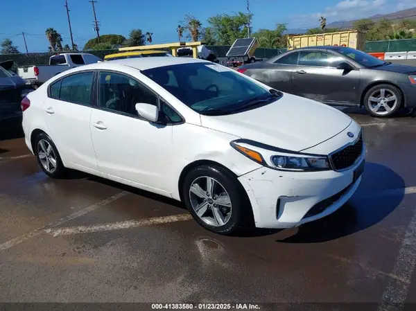 3KPFL4A76JE222605 2018 KIA FORTE - Image 1