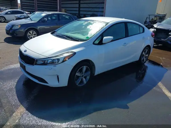 3KPFL4A76JE222605 2018 KIA FORTE - Image 2