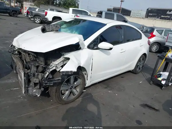 3KPFL4A76JE224516 2018 KIA FORTE - Image 2
