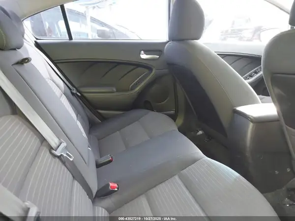 3KPFL4A76JE224516 2018 KIA FORTE - Image 8