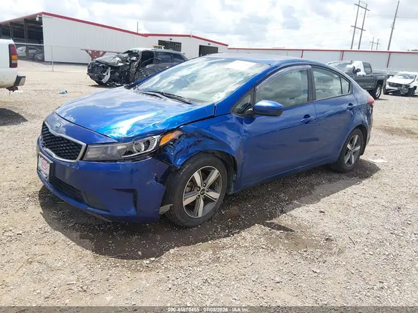 3KPFL4A76JE224936 2018 KIA FORTE - Image 2