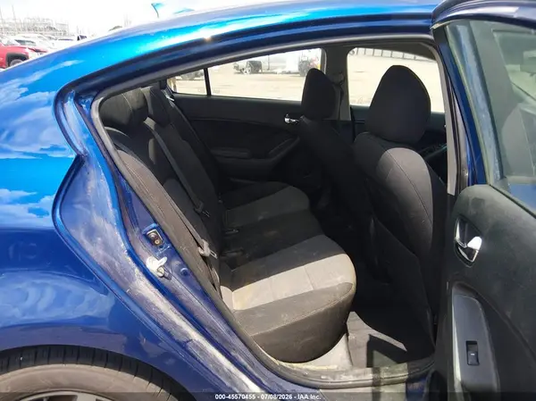 3KPFL4A76JE224936 2018 KIA FORTE - Image 8
