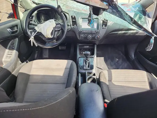 3KPFL4A76JE225844 2018 KIA FORTE - Image 8