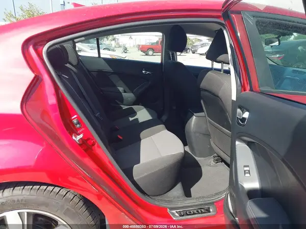 3KPFL4A76JE225939 2018 KIA FORTE - Image 8