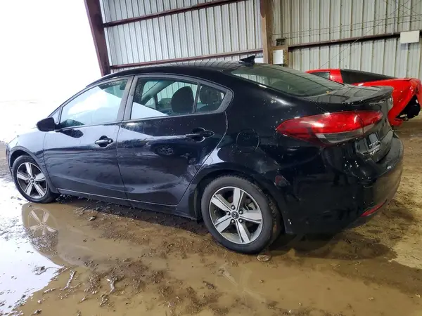 3KPFL4A76JE226394 2018 KIA FORTE - Image 2