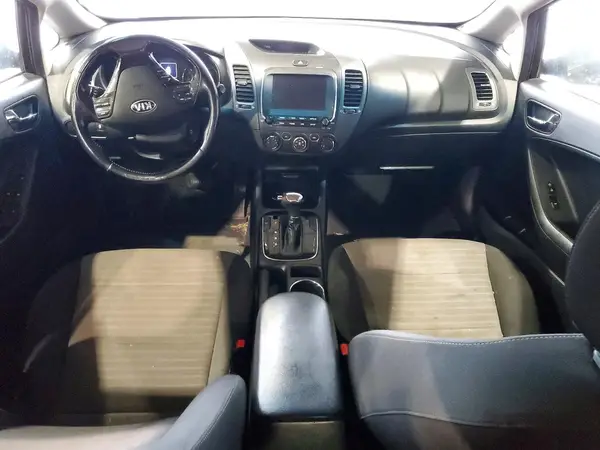 3KPFL4A76JE226394 2018 KIA FORTE - Image 8
