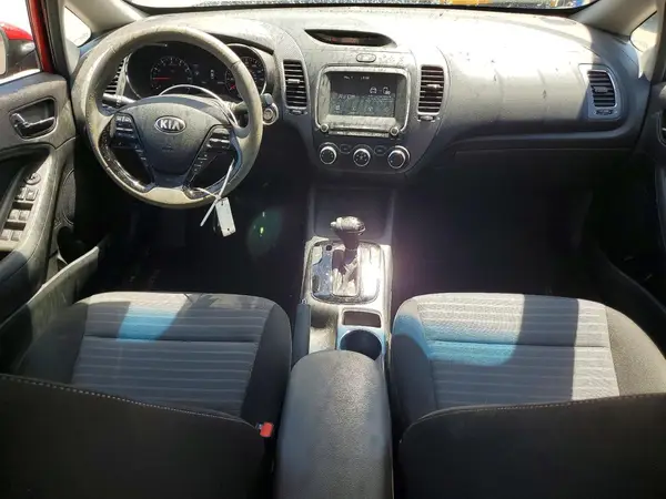3KPFL4A76JE228663 2018 KIA FORTE - Image 8