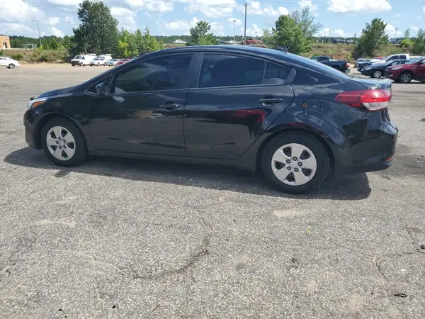 3KPFL4A76JE229327 2018 KIA FORTE - Image 2