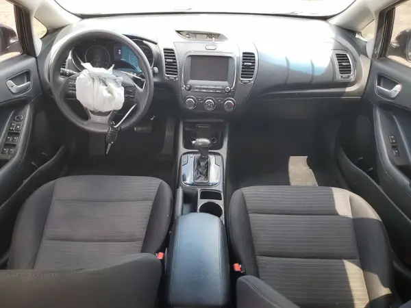 3KPFL4A76JE229327 2018 KIA FORTE - Image 8