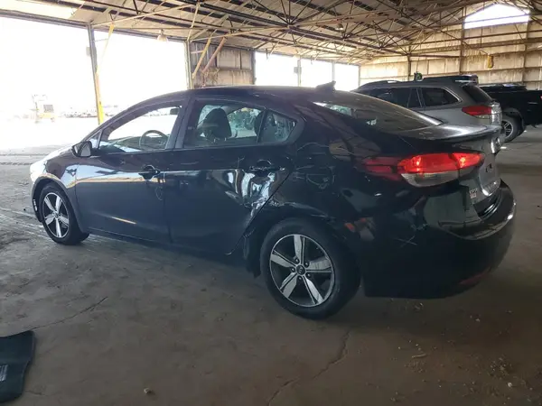 3KPFL4A76JE230266 2018 KIA FORTE - Image 2