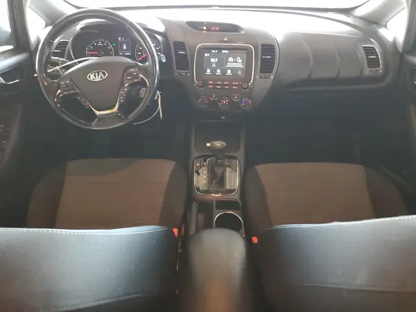 3KPFL4A76JE230266 2018 KIA FORTE - Image 8