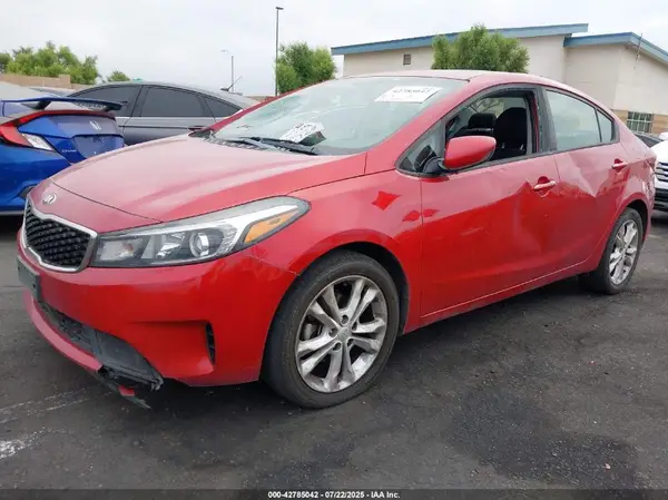 3KPFL4A76JE231868 2018 KIA FORTE - Image 2
