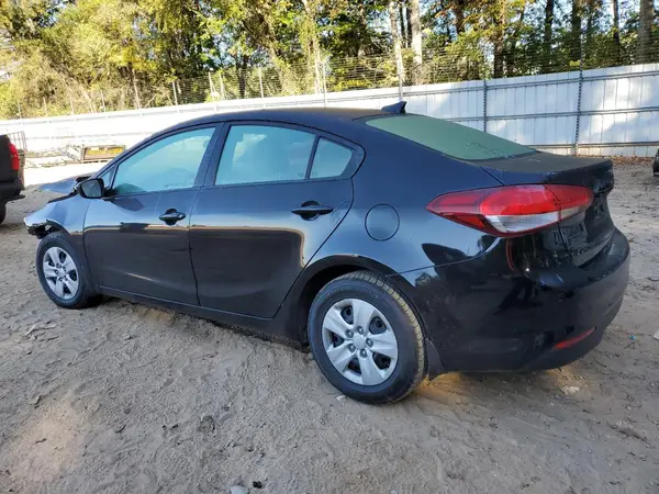 3KPFL4A76JE231966 2018 KIA FORTE - Image 2