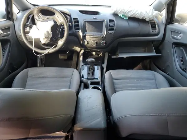 3KPFL4A76JE231966 2018 KIA FORTE - Image 8