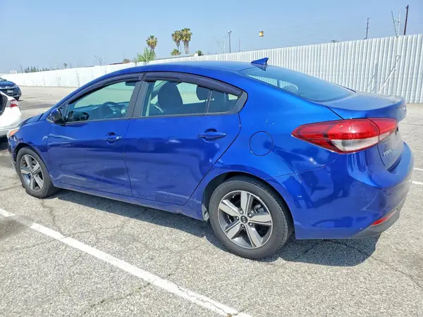 3KPFL4A76JE232423 2018 KIA FORTE - Image 2