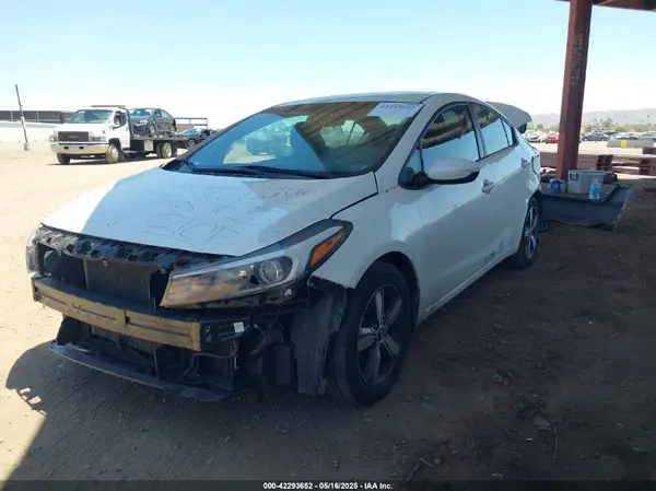 3KPFL4A76JE23553 2018 KIA FORTE - Image 2