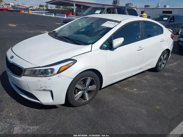 3KPFL4A76JE235533 2018 KIA FORTE - Image 2