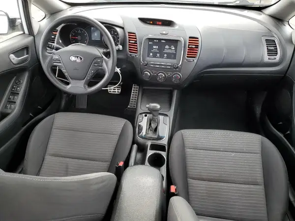 3KPFL4A76JE235676 2018 KIA FORTE - Image 8