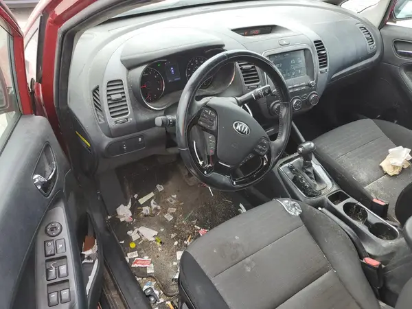 3KPFL4A76JE235967 2018 KIA FORTE - Image 8