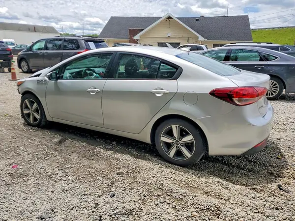 3KPFL4A76JE238643 2018 KIA FORTE - Image 2