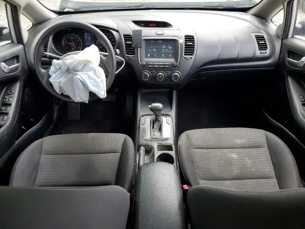 3KPFL4A76JE238643 2018 KIA FORTE - Image 8