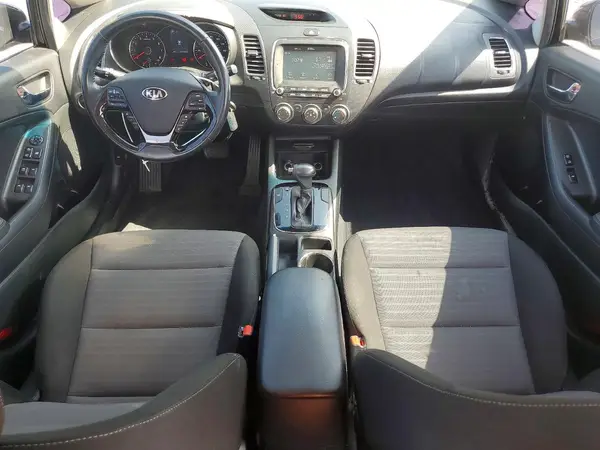 3KPFL4A76JE239372 2018 KIA FORTE - Image 8