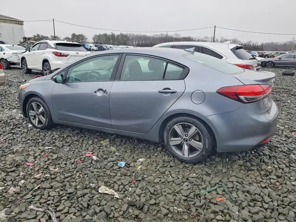 3KPFL4A76JE239999 2018 KIA FORTE - Image 2