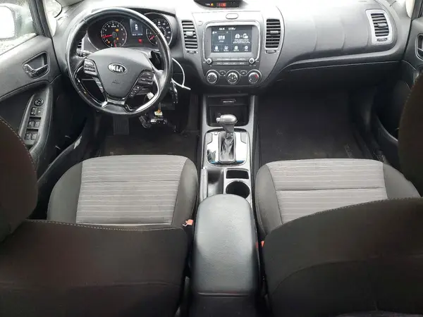 3KPFL4A76JE239999 2018 KIA FORTE - Image 8